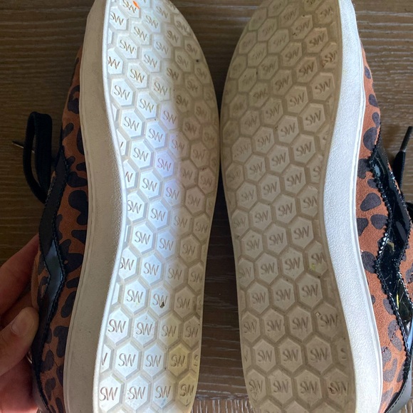 Stuart Weitzman Leopard Daryl Sneakers Size 8 (fits size 8.5) - Picture 6 of 6